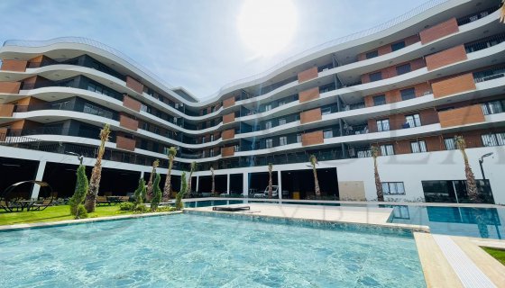 ŞEHRİN TAM MERKEZINDE-GÜVENLİK-ACIK/KAPALI HAVUZ-BAHÇE-SAUNA-SOSYAL TESİS-MODERN-LÜX