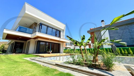 BUTİK BİR SITE ICERİSİNDE-ÖZEL HAVUZ-OTOPARK-BAHÇE-MERKEZİ-ULTRA LÜX-450 M2-TAMAMI MÜSTAKİL